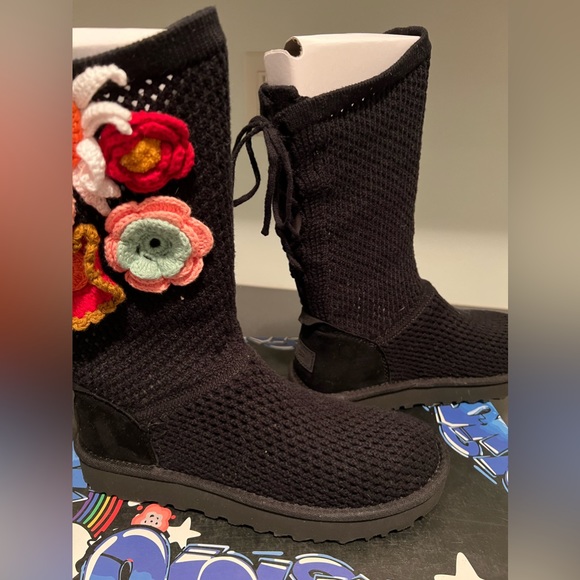 Ugg NEW Flowers Crochet boots - Picture 2 of 5